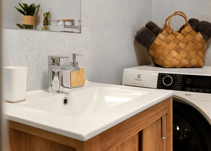 아파트 Z Jacuzzi & Sauna Chillout 코워브제크